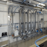 Neutralisationsanlage mit Edelstahl-Rohrreaktor für industrielle Abwässer